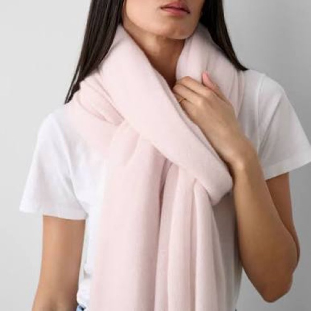 White + Warren Cashmere Travel Wrap Pink Sand